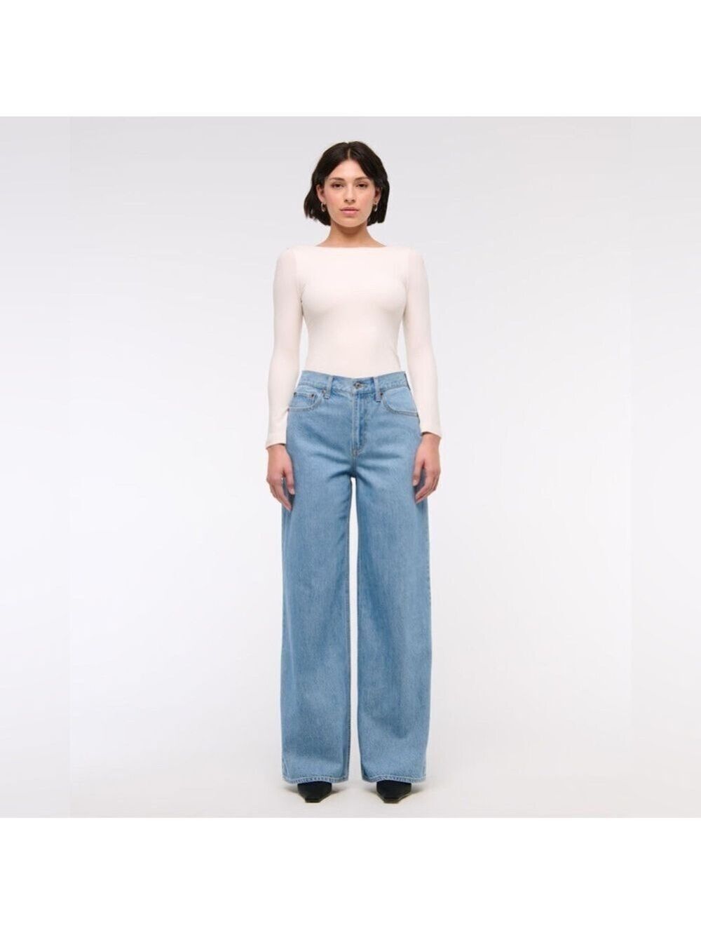 NWT A&F High Rise Wide Leg Jean Medium Wash 34 Long